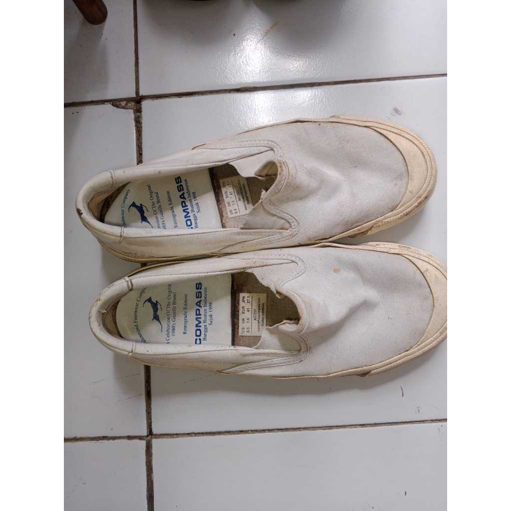 Sepatu Compass second