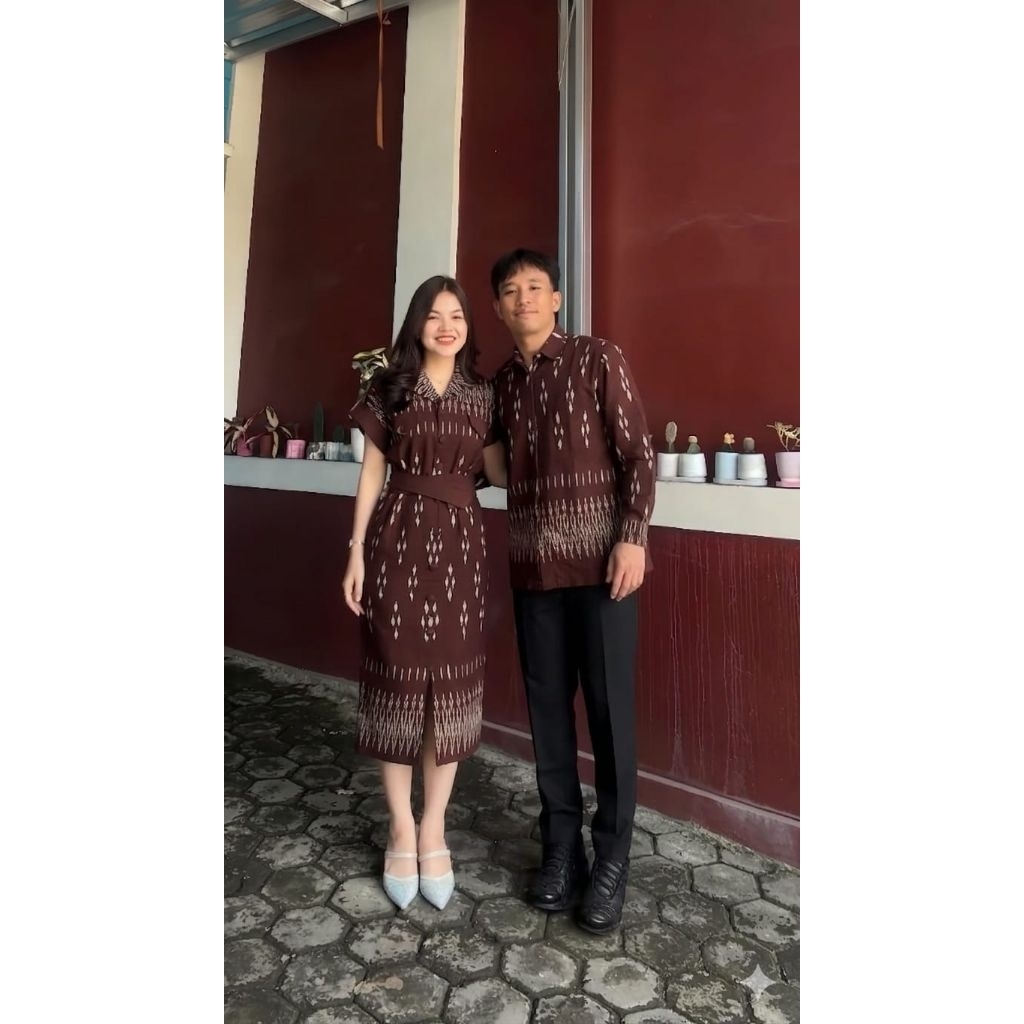 READY SET COUPLE BAJU DRESS TENUN STELLA MAHAGONY BAJU TENUN ETNIK BAJU TENUN PASANGAN
