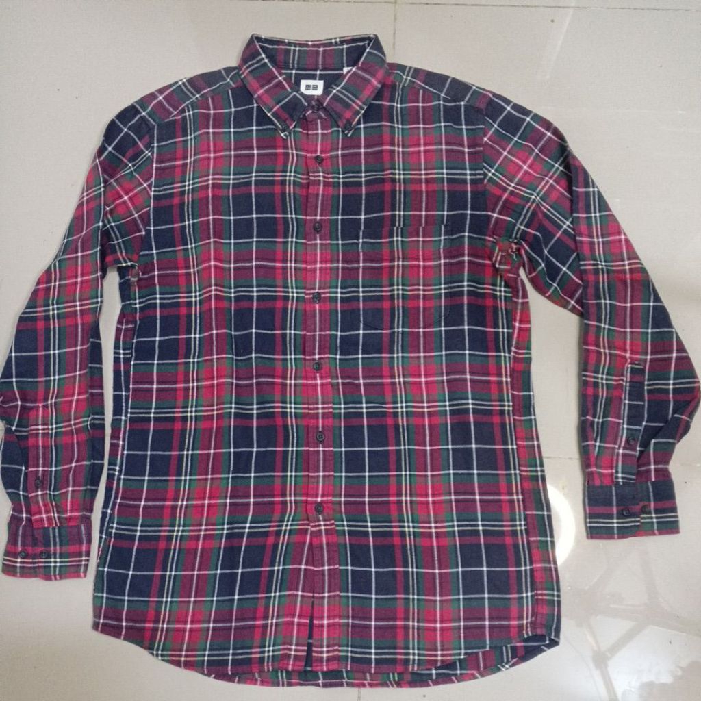 kemeja UNIQLO Flannel (Hitam,hijau,merah,putih)