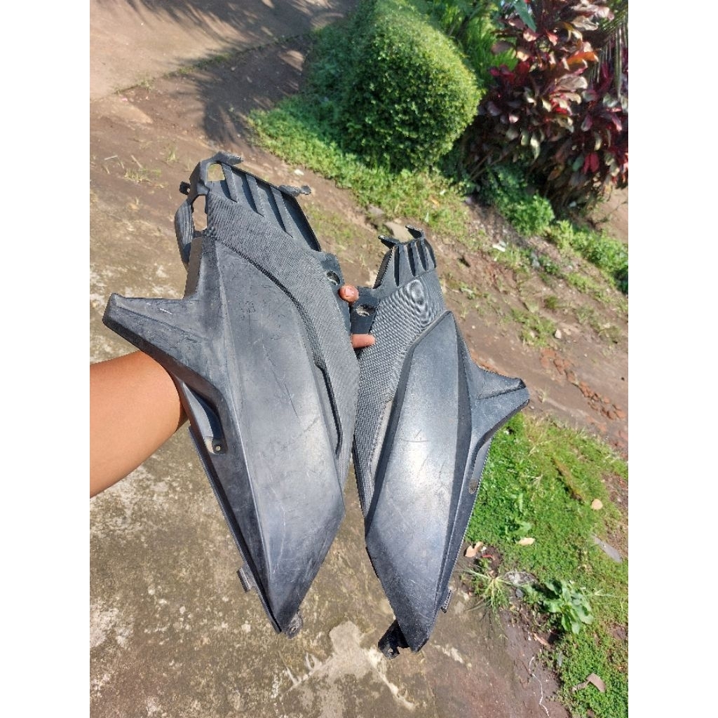 Sambungan Body Samping Vario Techno 110 Original