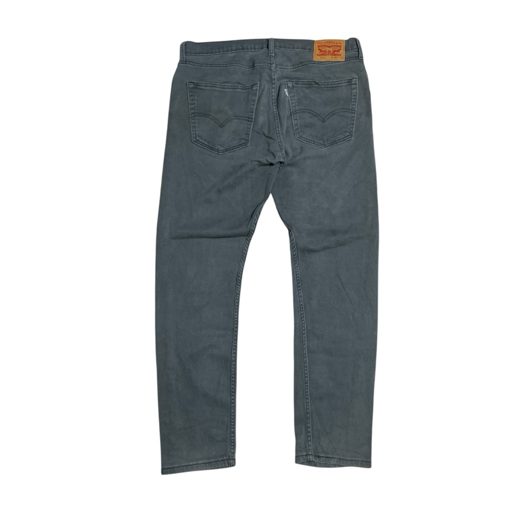 Celana denim tapered fit Levis 512