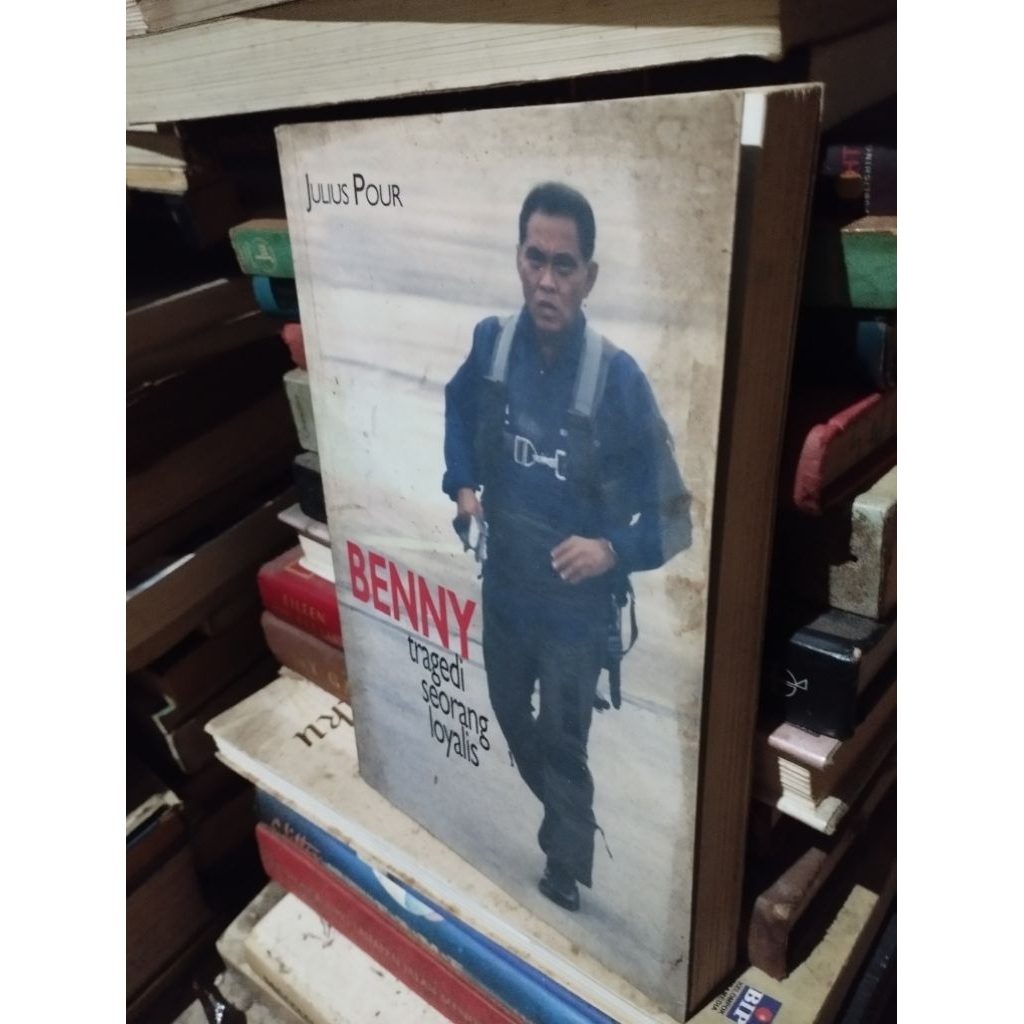 benny tragedi seorang loyalis julius pour