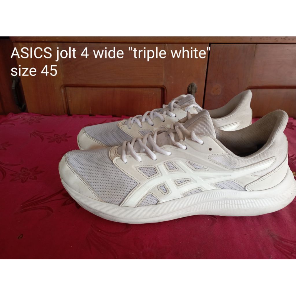 ASICS jolt 4