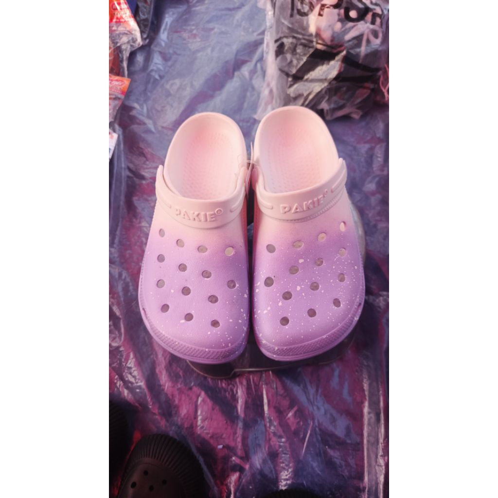 Sandal Baim/Crocs Wanita dewasa Desain Unik dan Nyaman
