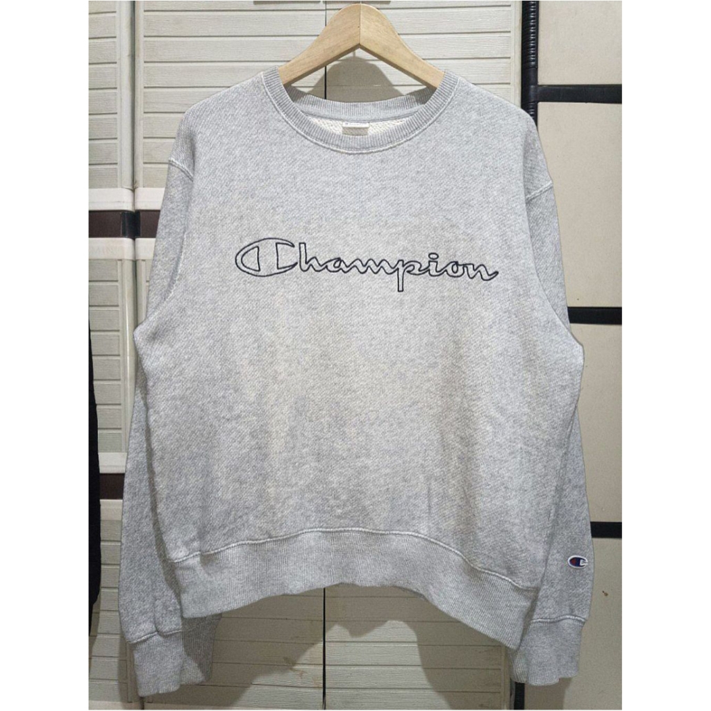 Crewneck Knitwear dari CHAMPION Ships Jet Blue Exclusive Edition
