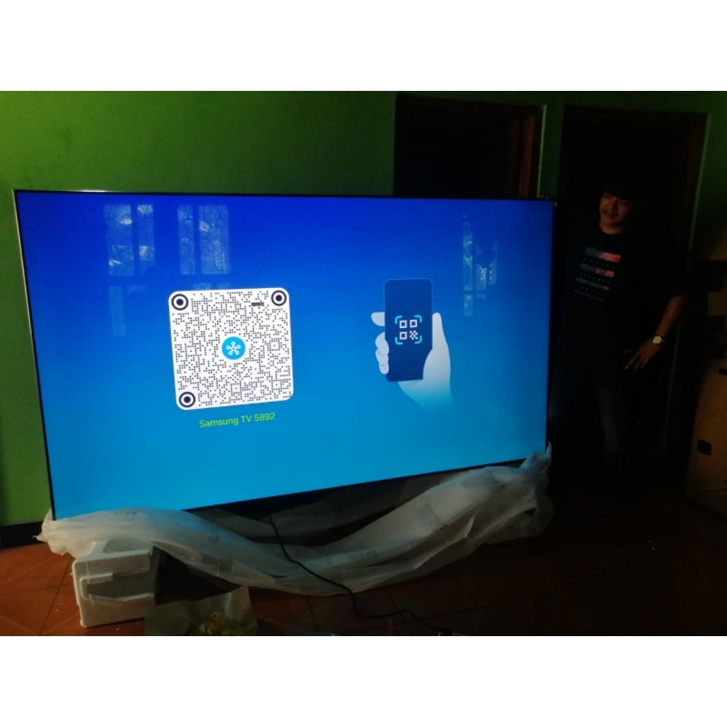 Samsung smart TV 98 inch QLED