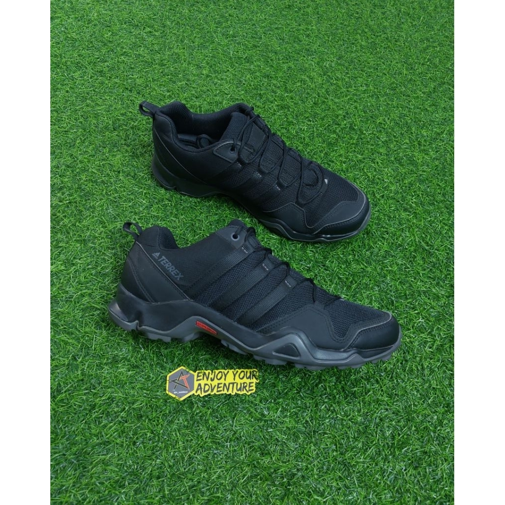 sepatu gunung trekking adidas size 43