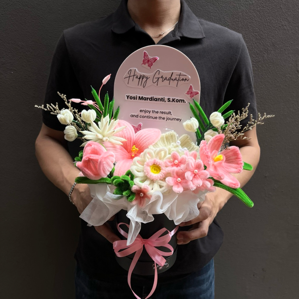 Bloom box akrilik - bunga kawat bulu - buket bunga - bloombox grand opening wisuda