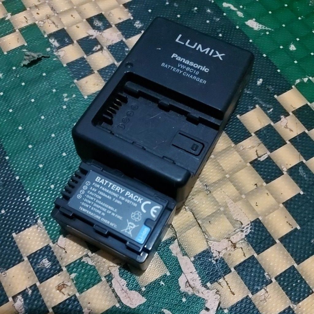 CHARGER BATERAI HANDYCAM PANASONIC V180 (only Charger)