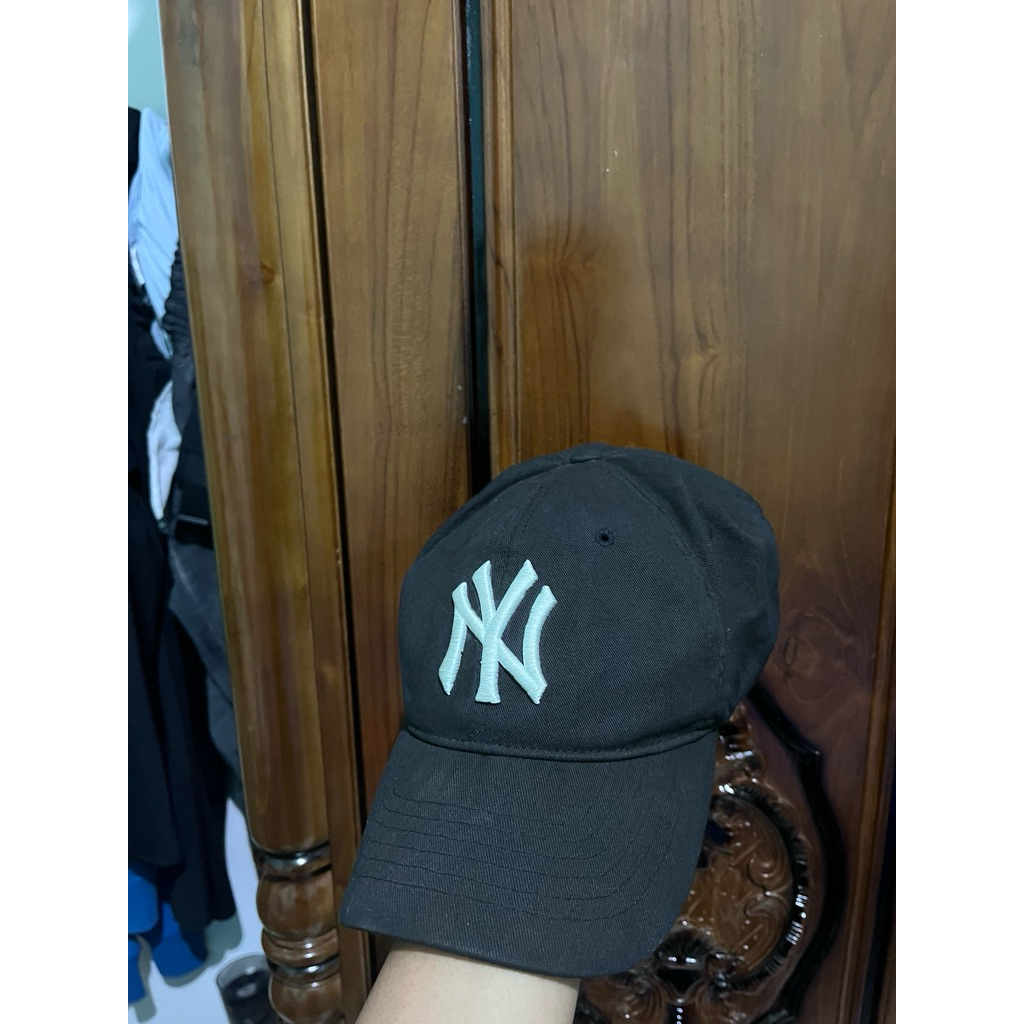 PL Caps MLB