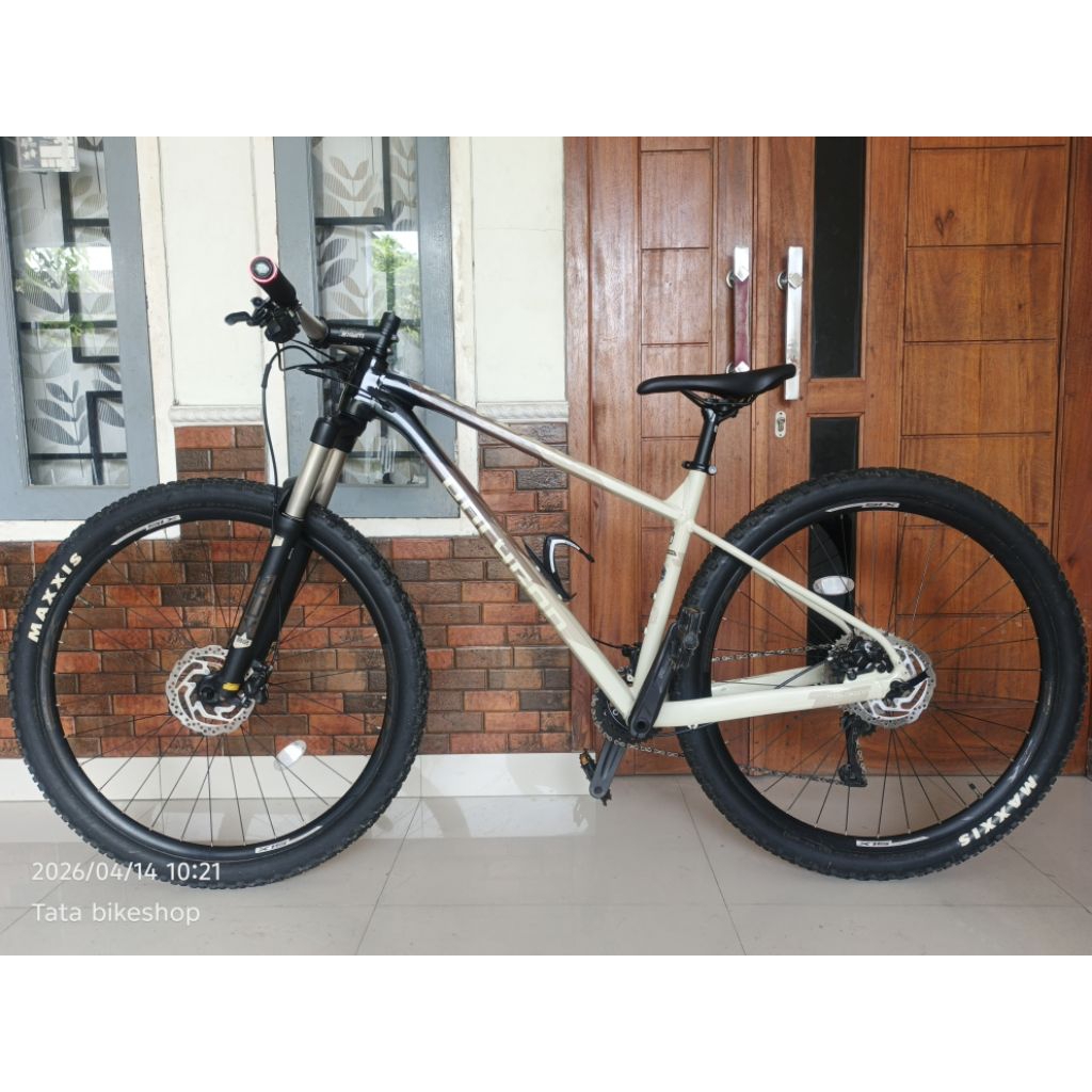sepeda gunung MTB polygon Xtrada 6 2021 29er scond