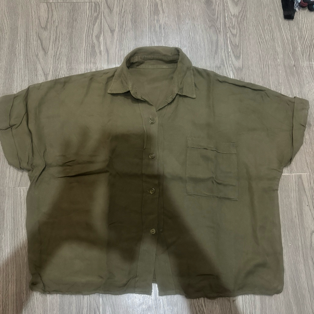 kemeja hijau army wanita