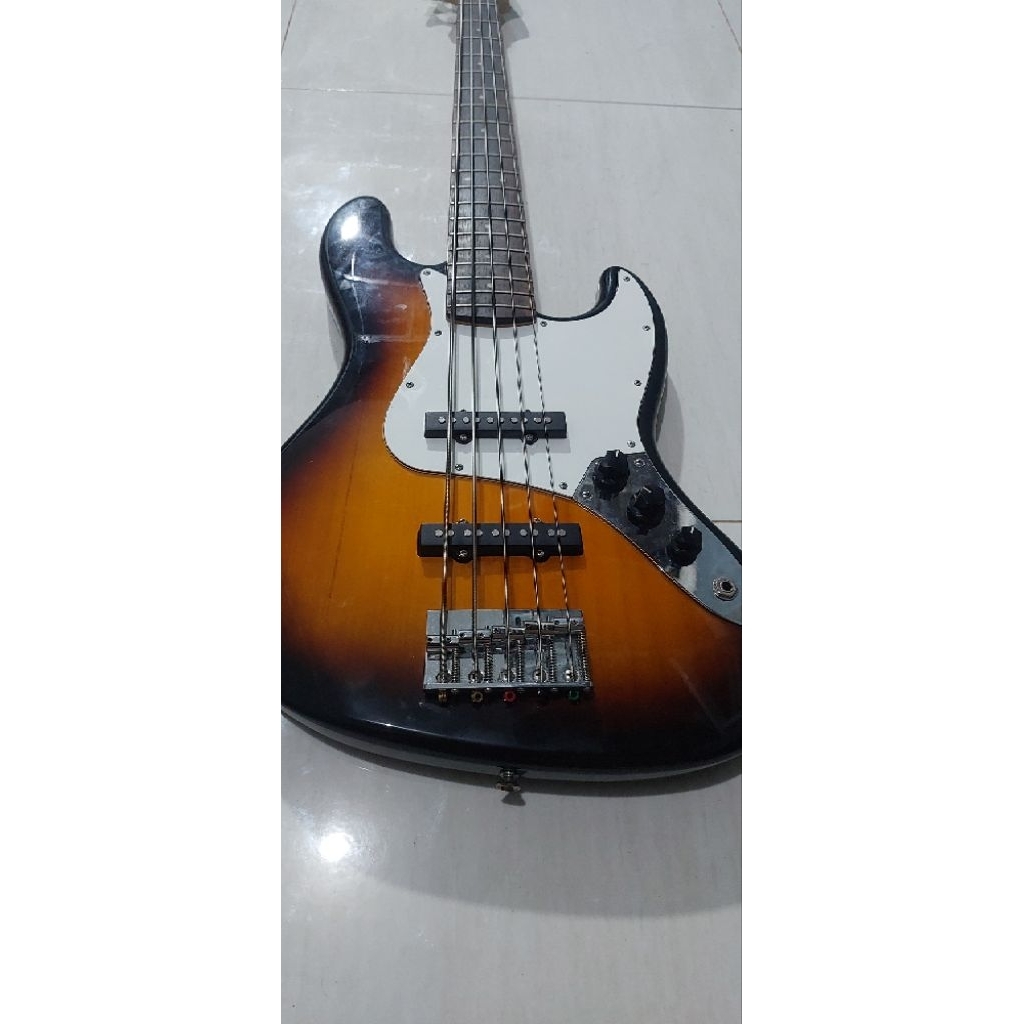 squier bass allfinity V string