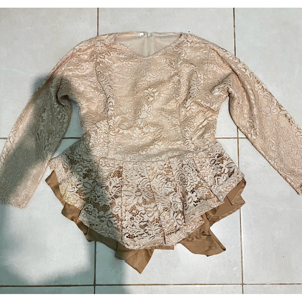 Kebaya Warna Cream