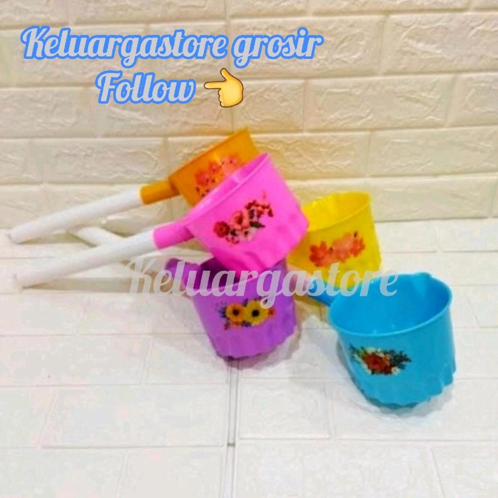 gayung panjang drat ulir calista bunga / ciduk panjang drat  Plastik