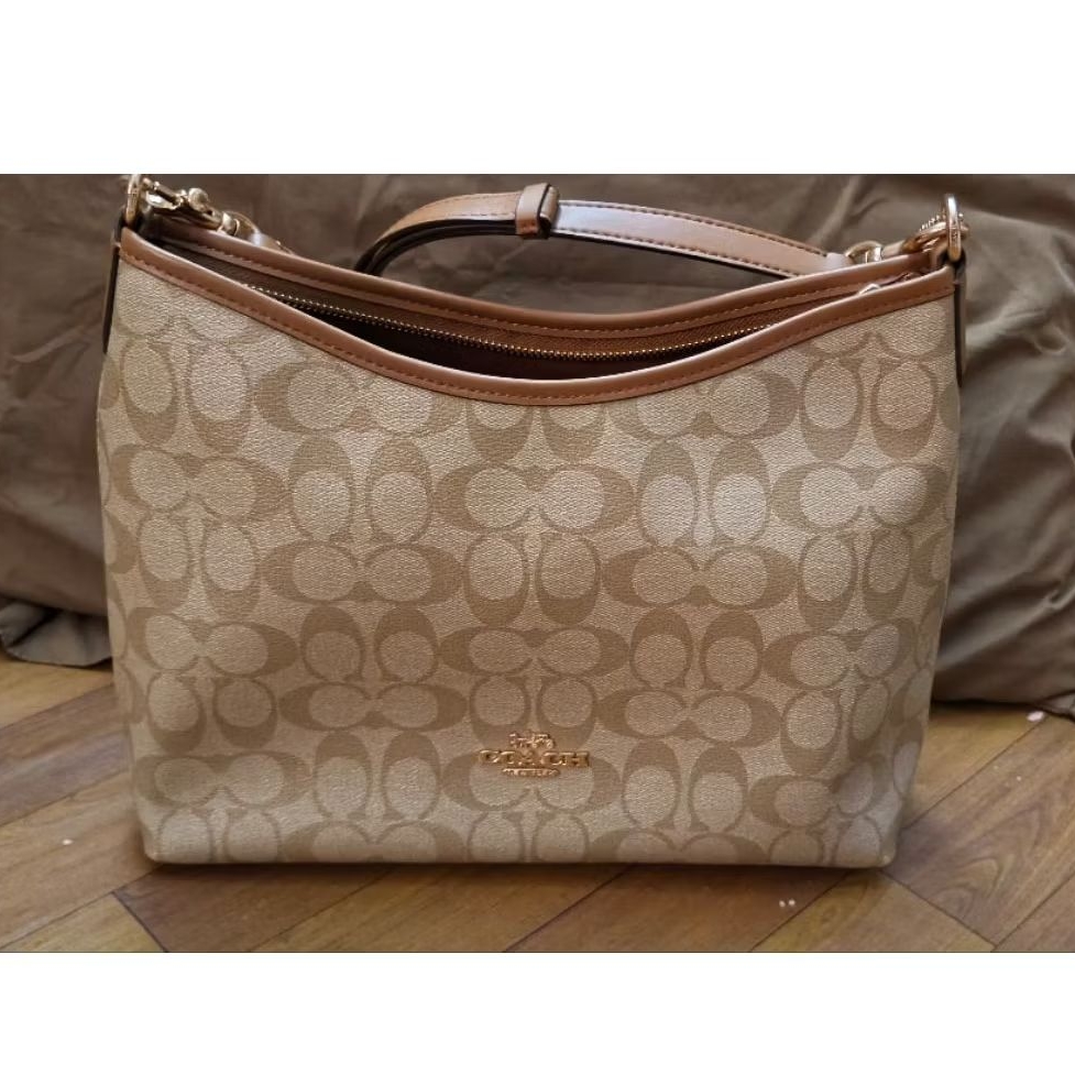AUTHENTIC COACH LAUREL LIKE NEW
