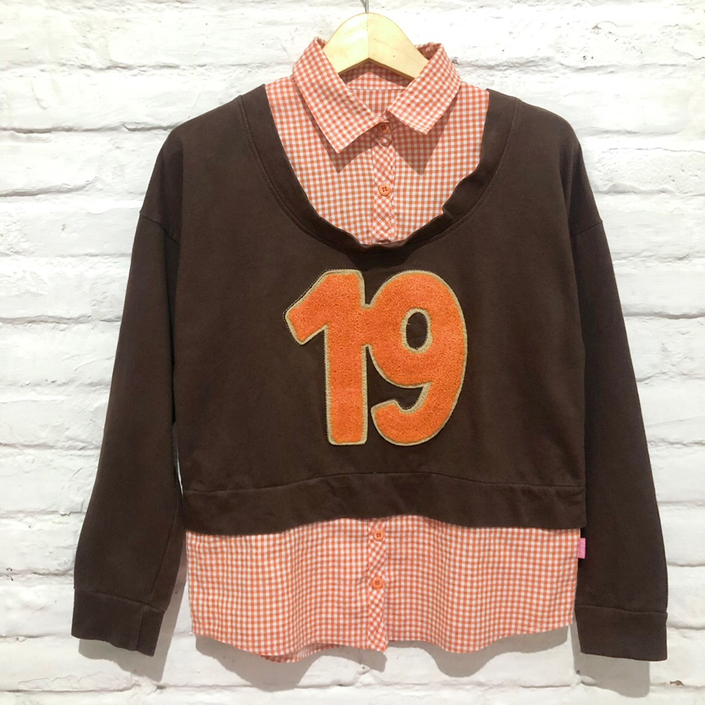 Chic girl kemeja lengan panjang outer sweater menyatu size M LD 100 hem kotak kotak orange academia 