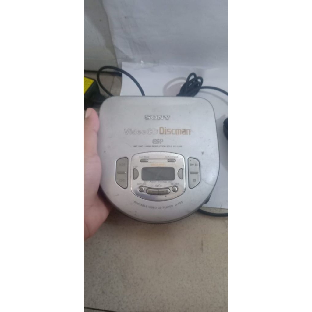 Sony video CD DISCMAN ESP PORTABLE VIDEO CD PLAYER D-V55 NORMAL BISA DI BAWA KE MANA MANA PLUS HEADS