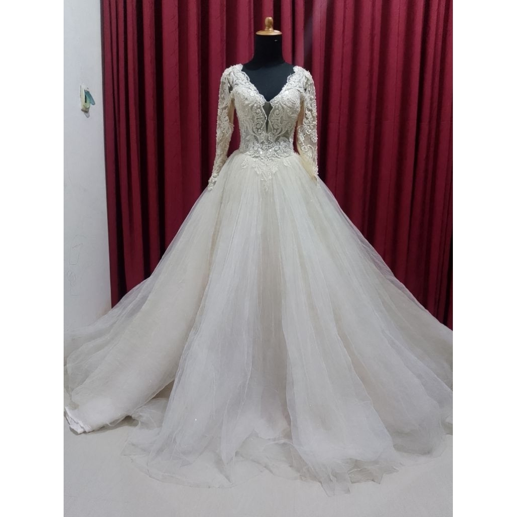 wedding dress, gaun pengantin lengan panjang, ekor panjang mewah