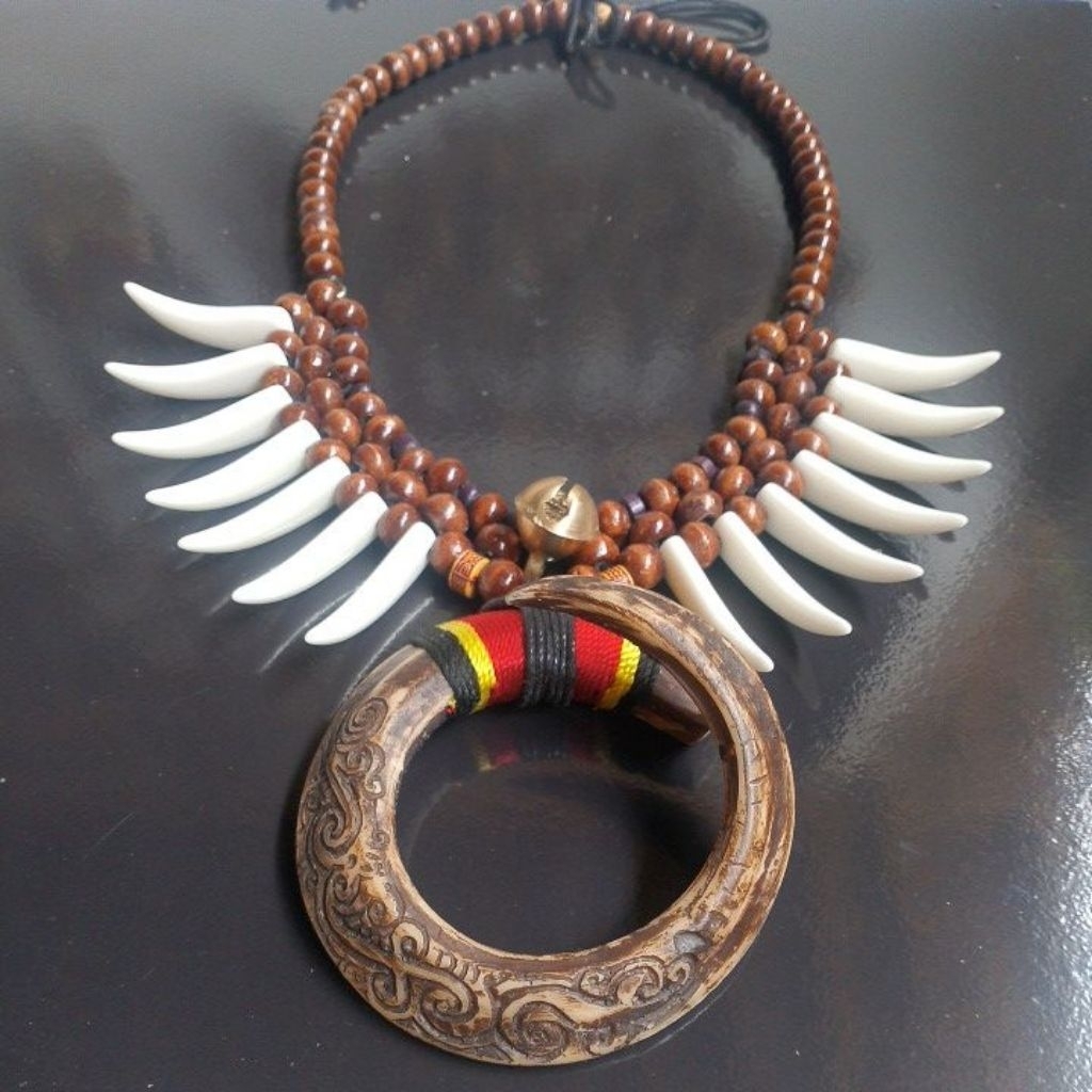 kalung etnik taring babi variasi taring macan