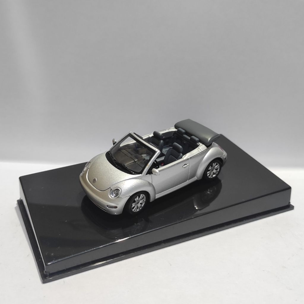 Ready Diecast Volkswagen New Beetle Cabriolet Silver 1/43 AUTOART