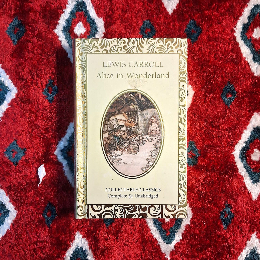 Alice's Adventure in Wonderland Flame Tree Collectable Classics buku import
