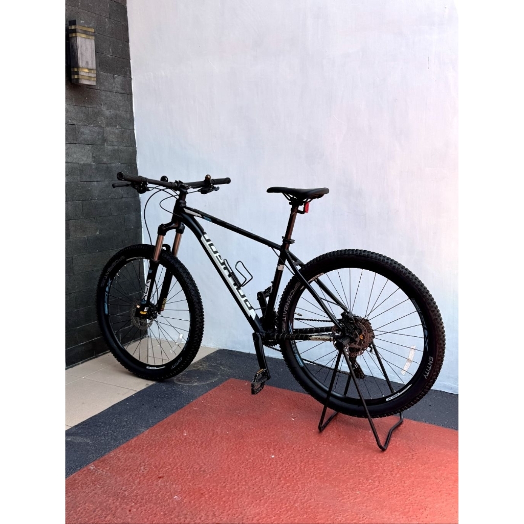 Sepeda Polygon Xtrada 6 Black Size M 27.5