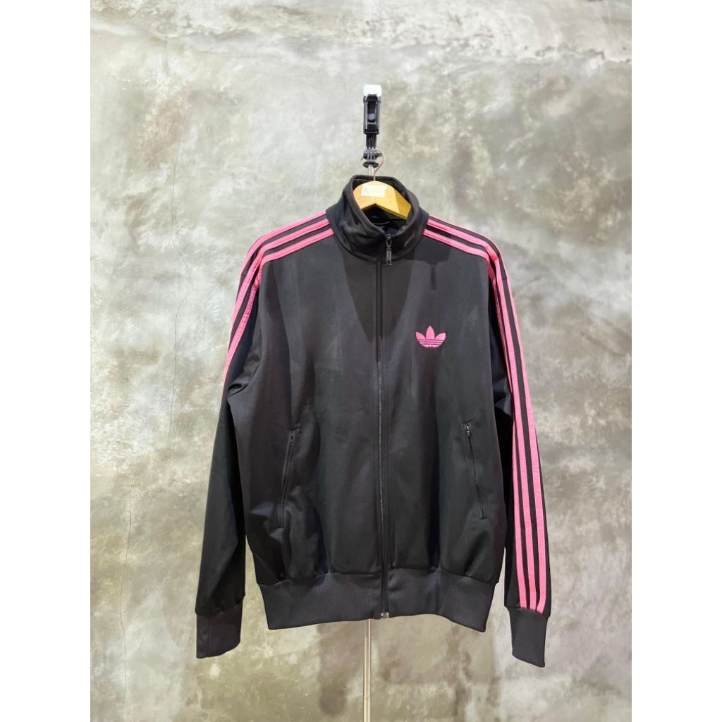 Tracktop adidas firebird black pink jarang terjadi