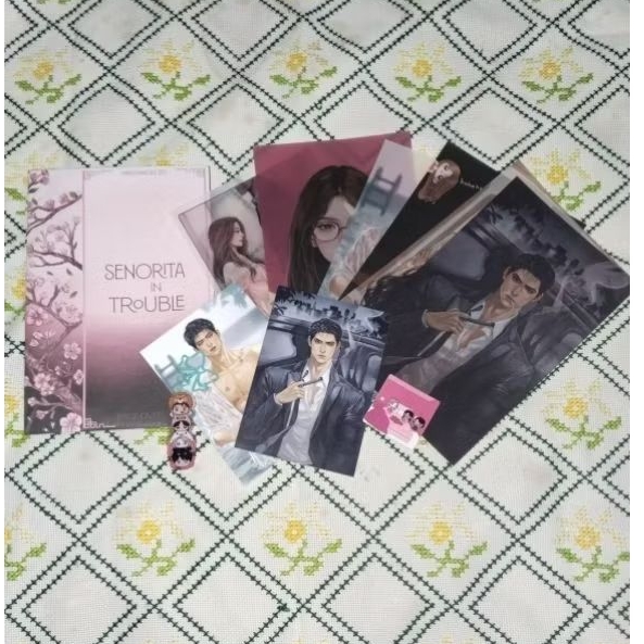 {SATUAN} Merchandise Novel Sinorita In Trouble (SIT) Page Overlay, Keychain, Art Print | baca deskri
