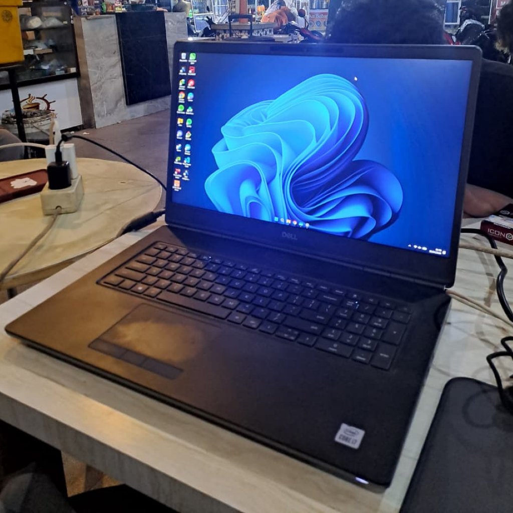 DELL Precision 7750 | Intel Core i7-10850H Vpro | 16GB DDR4 | RTX QUADRO 3000 6GB | 1TB SSD