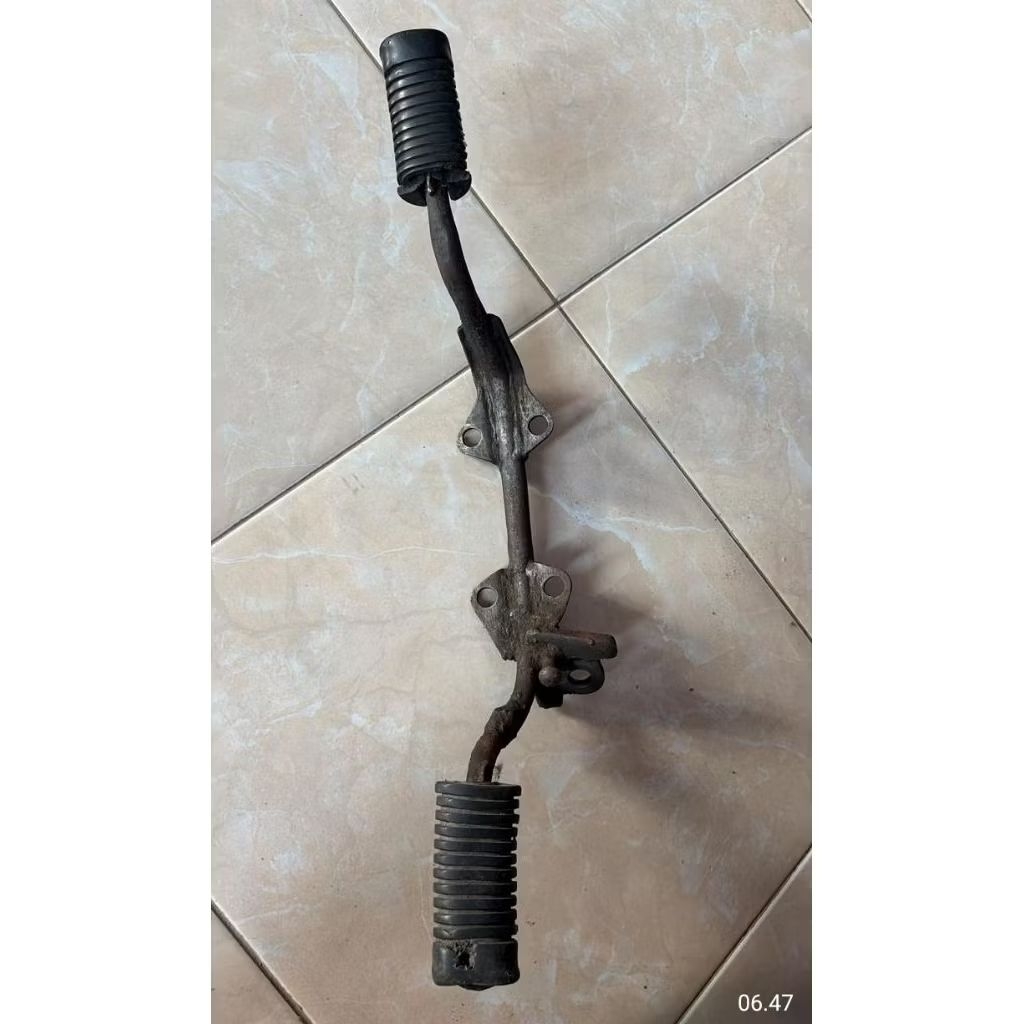 Footstep depan motor Honda S90Z s90