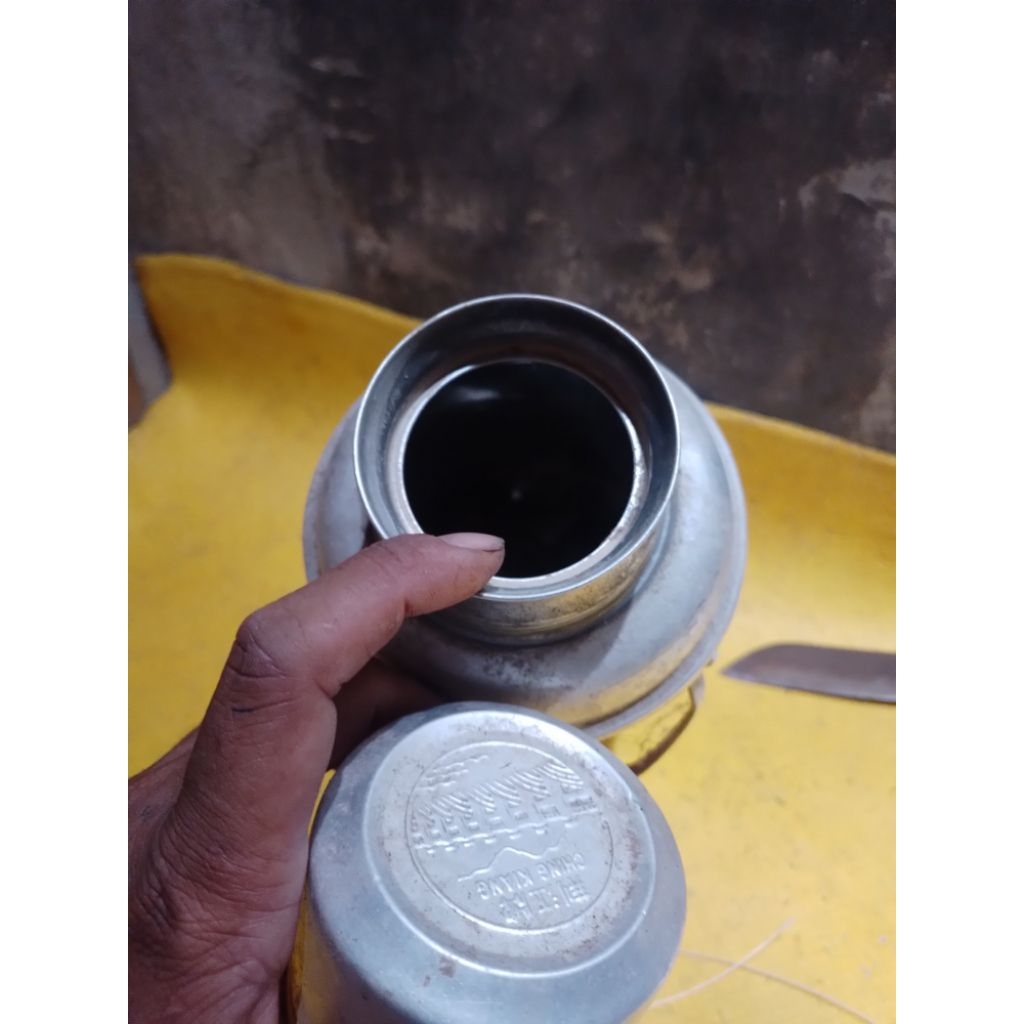 Termos Bekas tabung dalam pecah