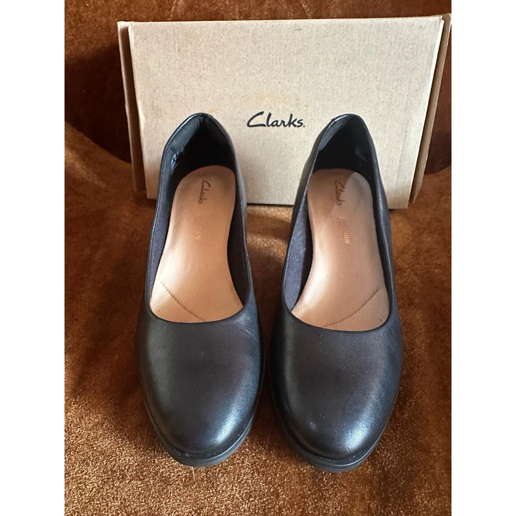 clarks sepatu kerja sepatu empuk sepatu pramugari preloved