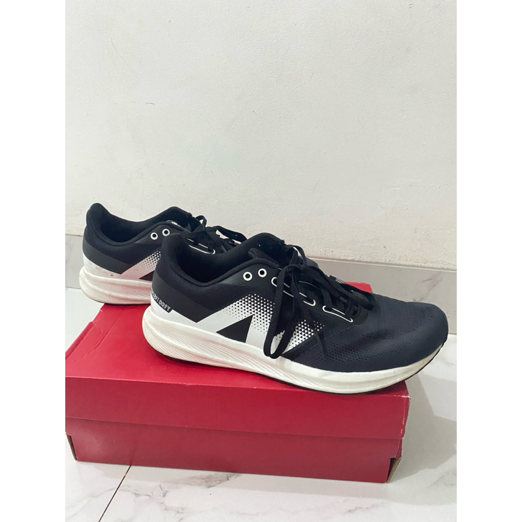 sepatu new balance hitam size 42.5