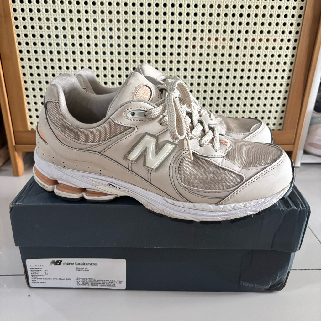 Sepatu Pria - New Balance / NB 2002R Second 100% Original