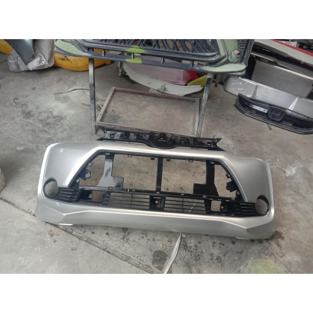 bemper depan avanza Veloz 2016-2019 original copotan. bumper depan toyota avanza veloz 2016-2019 ori