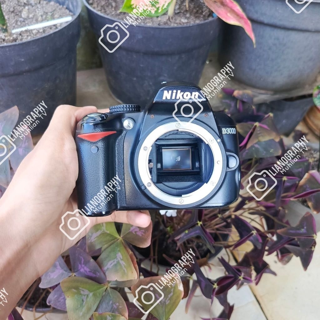 Body Nikon D3000 minus lcd vignet(Redup)