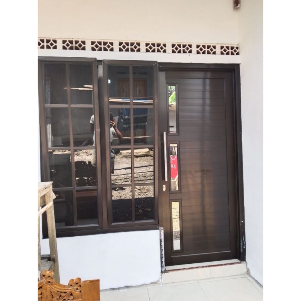 satu set pintu+jendela2 daun,ukuran 210x210,free paking kayu+baut fisher.