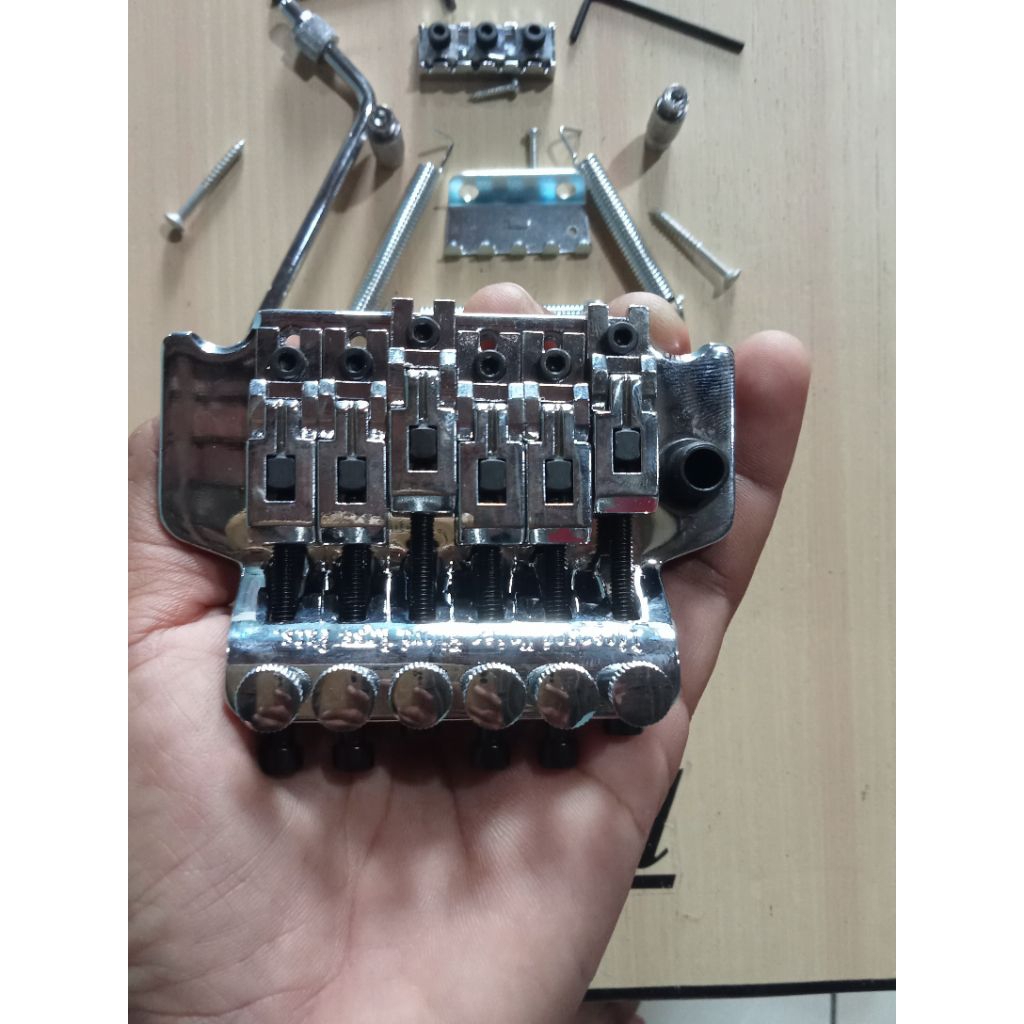 tremolo up down Floyd rose