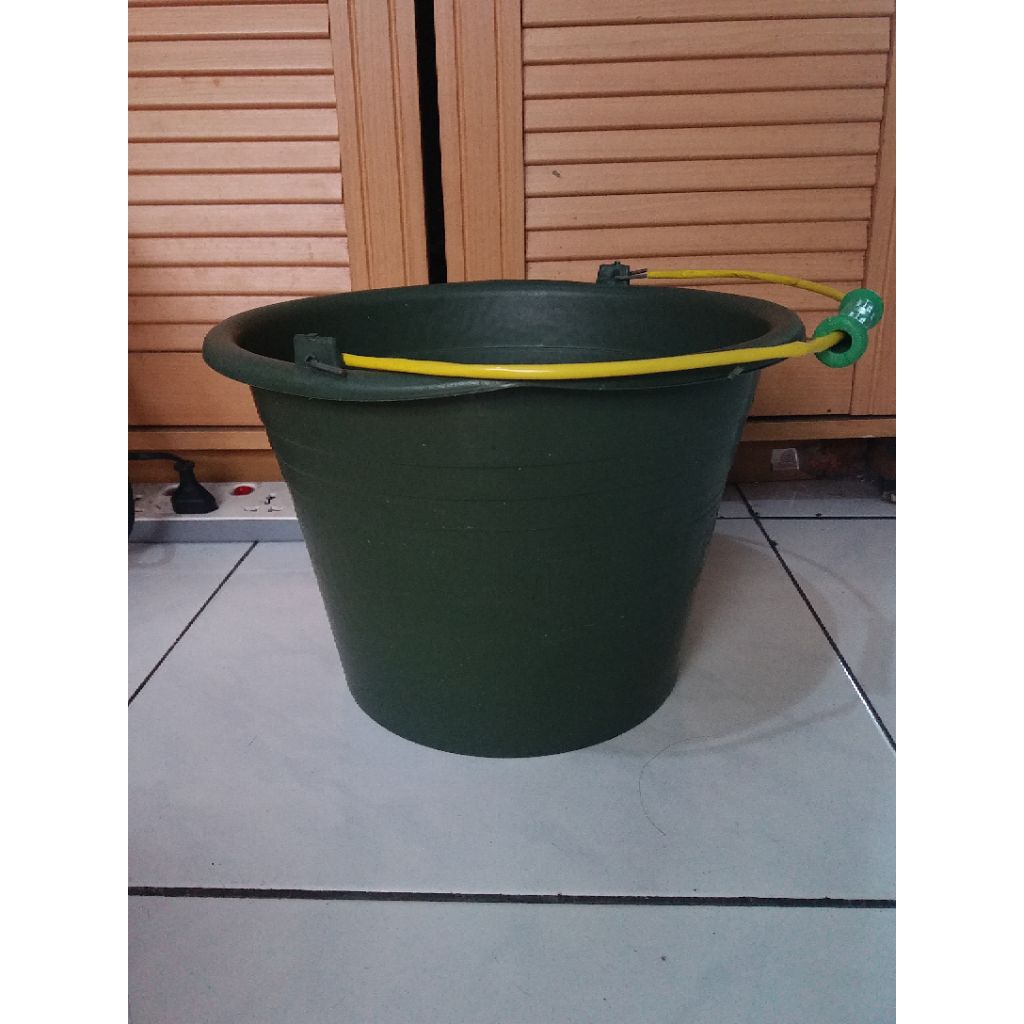 EMBER COR PLASTIK BESAR HIJAU 18