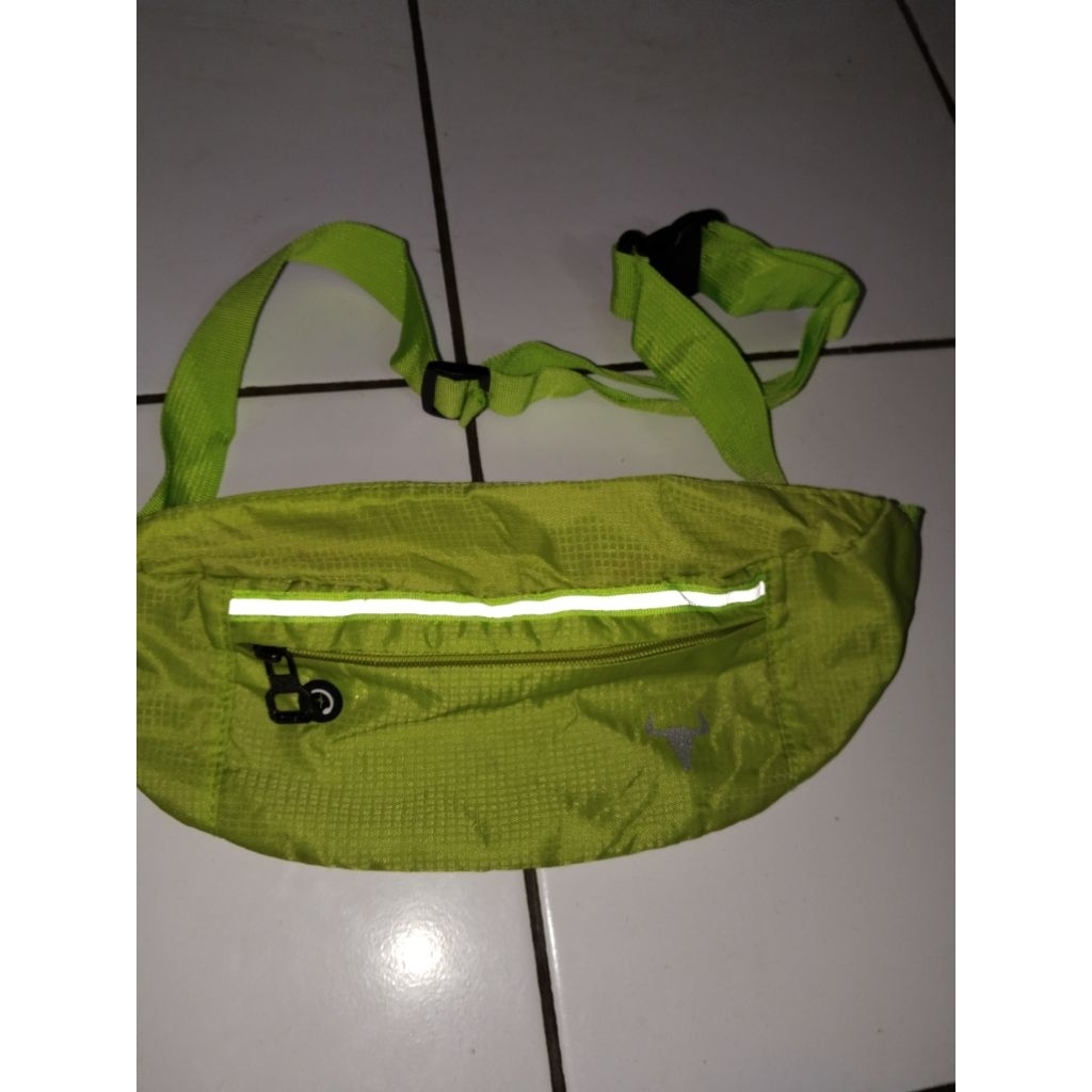 Preloved Tas Pinggang Sepeda / Waistbag Blue Mountains Neon
