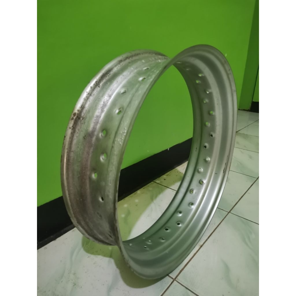 Velg Motor Custom Ring 17 Ukuran 5 inch Ring 17, Kondisi seperti pada gambar, no peang, Siap Rakit