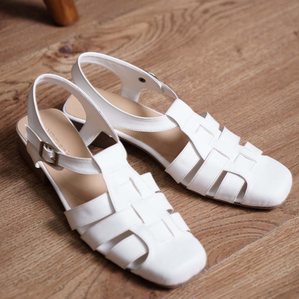 Avenlee Valeria - Sepatu Sandal Wanita Flat Tali Belakang Gesper Casual Elegan