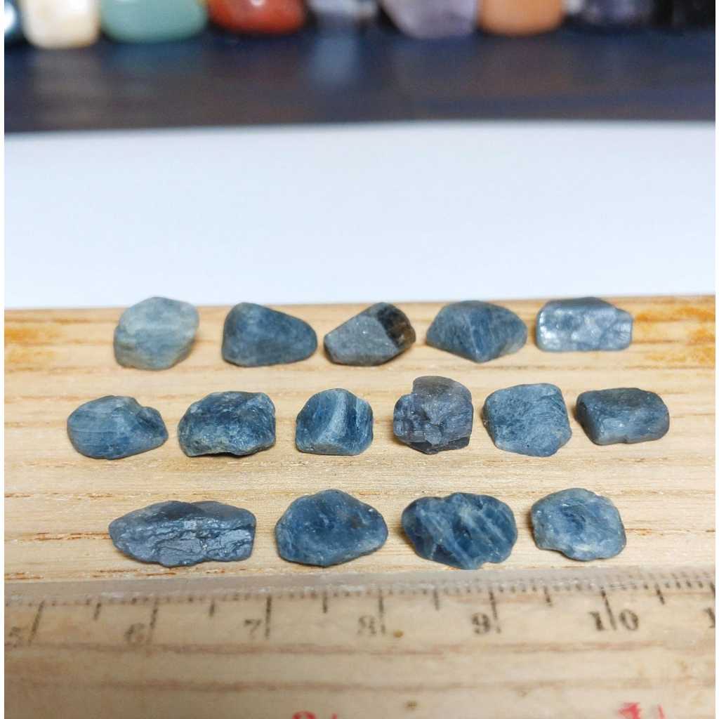 Natural Blue Sapphire rough (1)