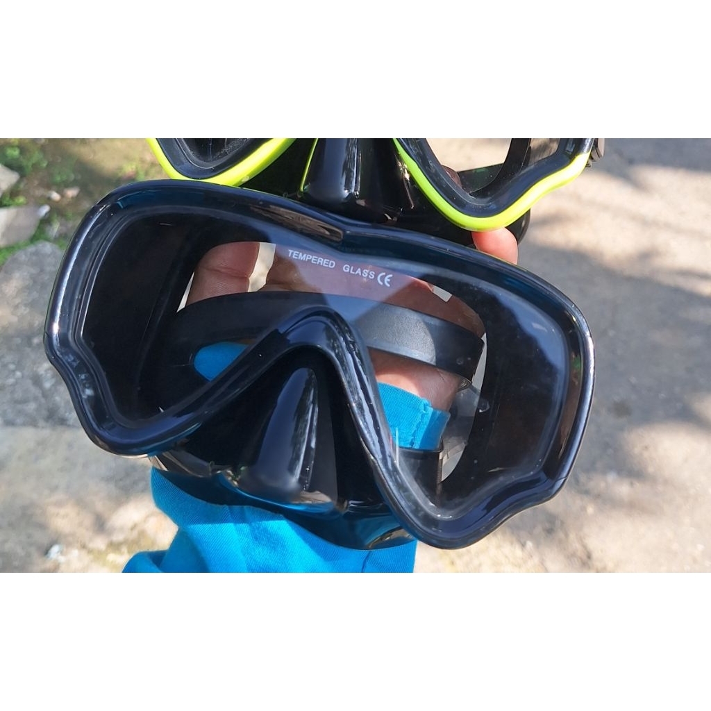 masker selam hitam