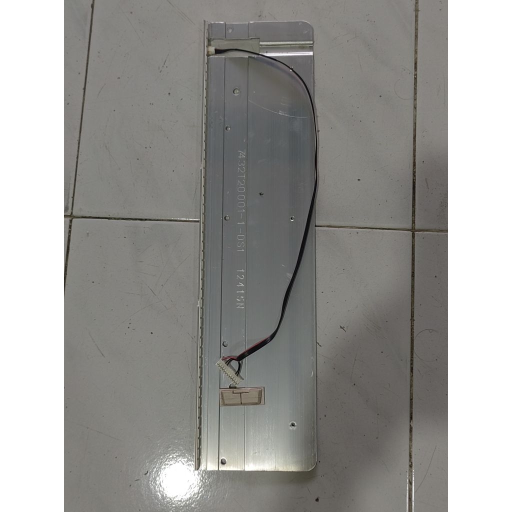 Lampu Backlight TV Panasonic TH-L32EM5G dan Back Panel