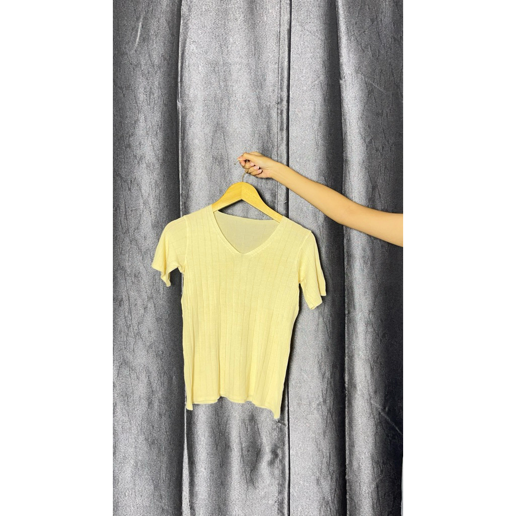 PRELOVED V neck knit top wanita