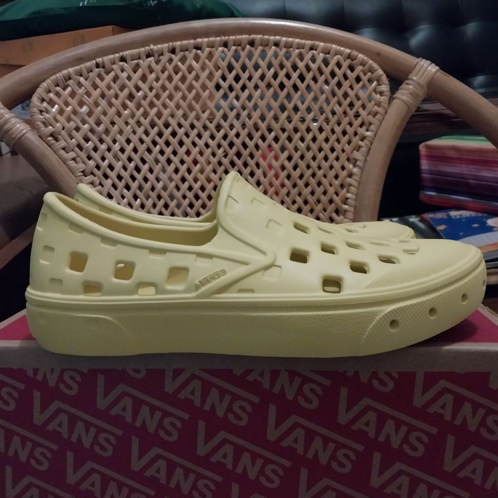 Vns Navya Retail Slip On Trk Sunshine size 20 cm Kids ya