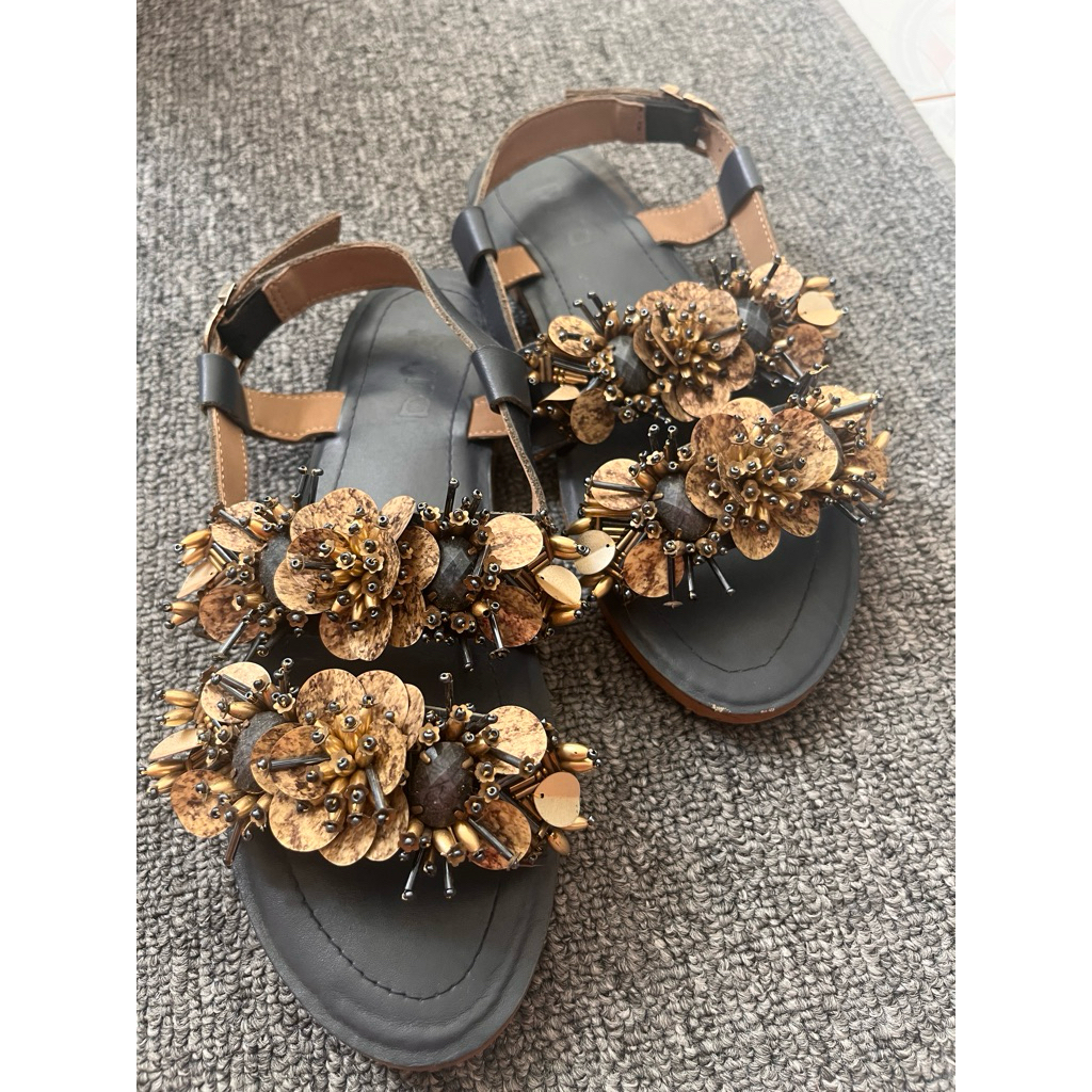 Preloved PVRA DUVVA Sandal