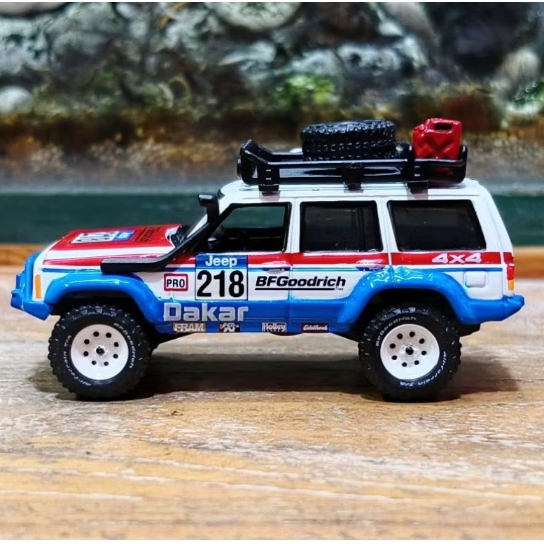 Johnny Lightning Jeep Cherokee XJ Dakar